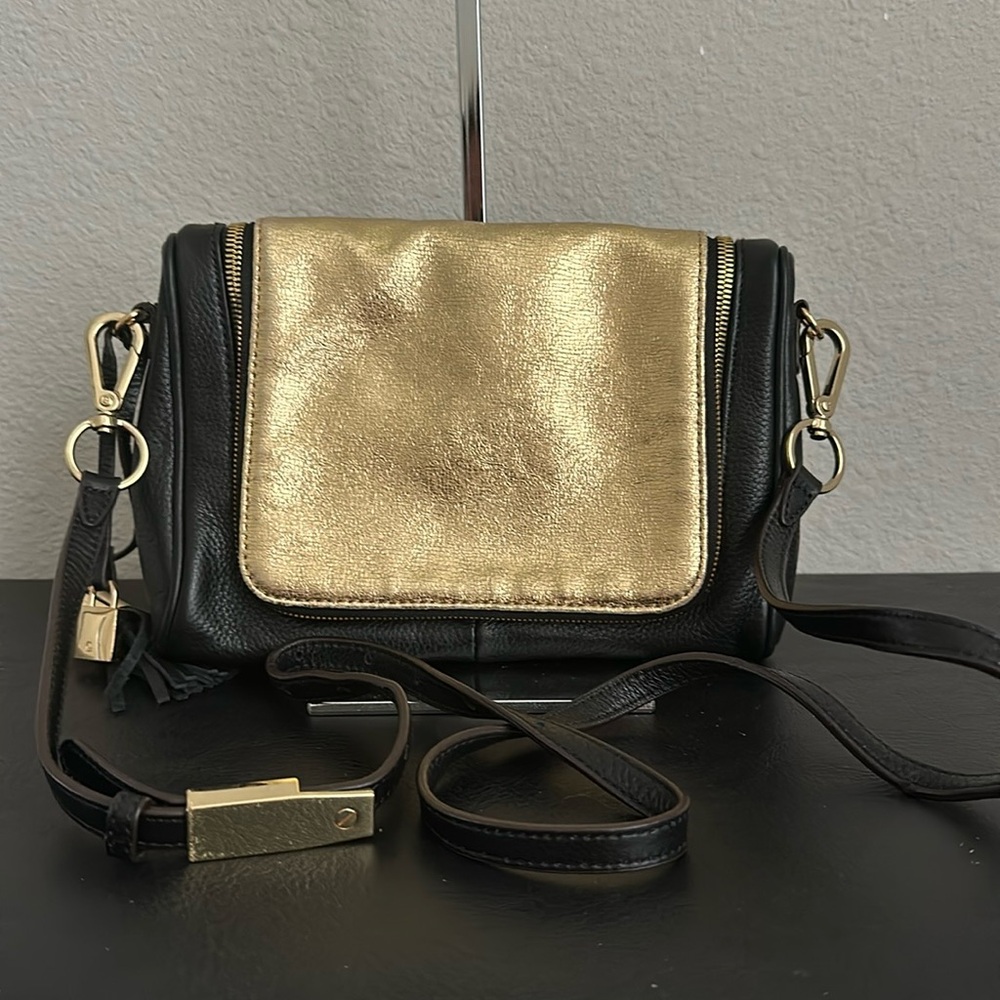 G.I.L.I. with HALOGUARD Leather RFID Crossbody